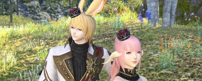 The Little Lady's Day Crown as it appears glamoured on a male Viera and female Au'Ra.